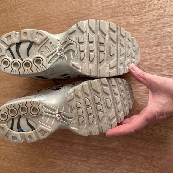 Nike Air Max Plus Tn GS Light Iron Ore Metallic Silver 6.5Y FZ0977-001 - Picture 6 of 6